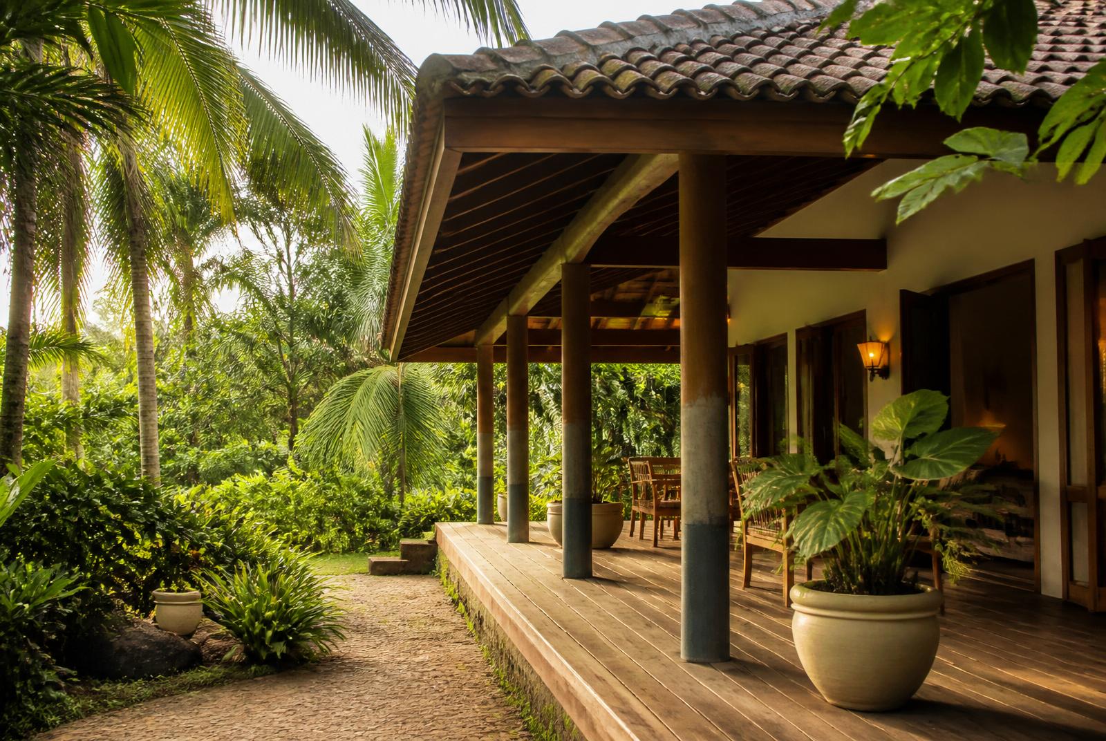 Villa sur pilotis, piscine privée au cœur de la jungle